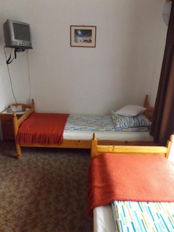 Tulipan Panzio Bed & Breakfast Sfantu Gheorghe  Exterior photo